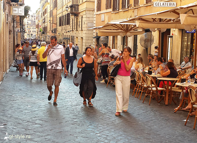Группа туристов из италии. Италия и итальянцы. Италия люди на улицах. Итальянцы на улицах Италии. Италия обычные люди.